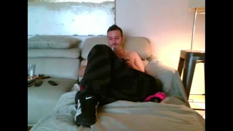 Snapshot of nassobout chatting on 10-13-25, 09:53 nassobout online show from 10-13-25, 09:53