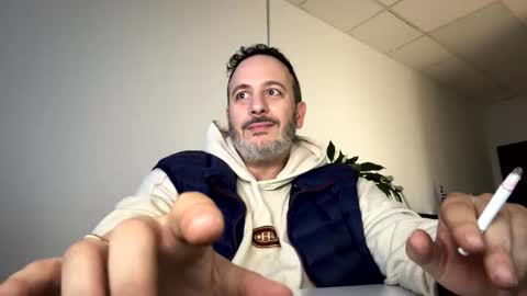 Snapshot of nassobout chatting on 04-18-26, 10:08 nassobout online show from 04-18-26, 10:08