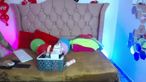 nat_evans8 online show from 05-03-26, 03:01