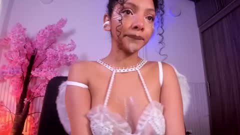 Snapshot of natalia_blue1 chatting on 10-21-25, 03:46 Natalia online show from 10-21-25, 03:46