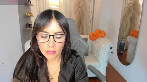 Natalia Leon online show from 10-11-25, 04:12