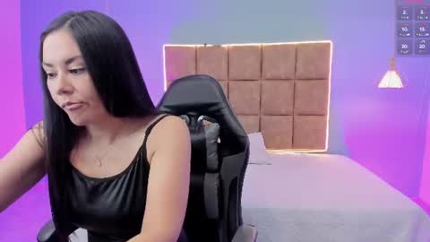 natalia_saenzz_ online show from 06-24-26, 12:04
