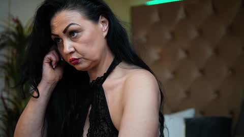 Snapshot of nataliareina chatting on 12-18-24, 06:14 Natalia online show from 12-18-24, 06:14