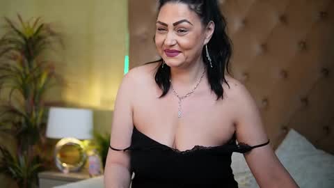 Snapshot of nataliareina chatting on 02-10-25, 01:57 Natalia online show from 02-10-25, 01:57