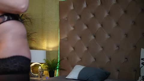 Snapshot of nataliareina chatting on 03-08-25, 02:23 Natalia online show from 03-08-25, 02:23