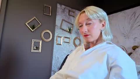 Natalie online show from 06-18-26, 01:59