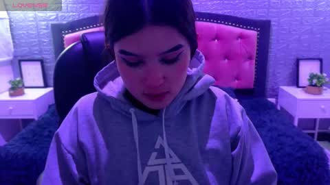 natalie  online show from 10-20-25, 03:40