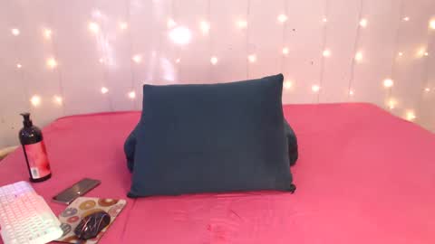 Snapshot of natalilanude chatting on 01-22-25, 12:06 Ntl Age online show from 01-22-25, 12:06