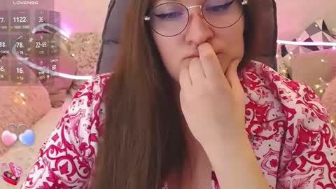 Snapshot of nataly_cute1 chatting on 01-25-25, 05:51 Nataly online show from 01-25-25, 05:51