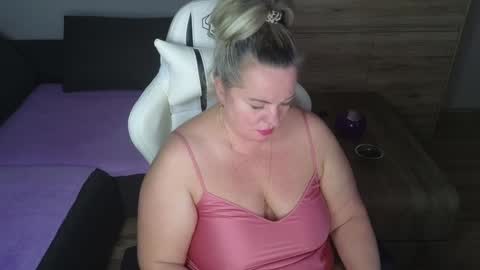 Snapshot of natascha1202 chatting on 12-19-24, 08:13 Natalli online show from 12-19-24, 08:13