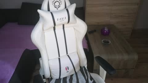 Snapshot of natascha1202 chatting on 12-21-24, 01:47 Natalli online show from 12-21-24, 01:47