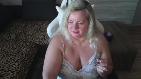 Snapshot of natascha1202 chatting on 12-28-24, 10:25 Natalli online show from 12-28-24, 10:25