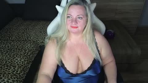 Snapshot of natascha1202 chatting on 01-18-25, 10:17 Natalli online show from 01-18-25, 10:17