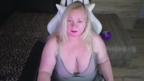 Snapshot of natascha1202 chatting on 12-16-25, 10:26 Natalli online show from 12-16-25, 10:26