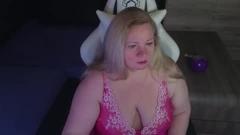 Snapshot of natascha1202 chatting on 02-14-26, 10:39 Natalli online show from 02-14-26, 10:39