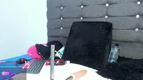 Snapshot of natasha_cute01 chatting on 07-07-26, 01:04 natasha_cute01 online show from 07-07-26, 01:04