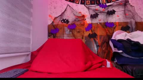 Natasha online show from 10-18-25, 07:14