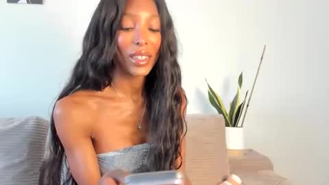 Natassia Dreams online show from 02-19-26, 06:48