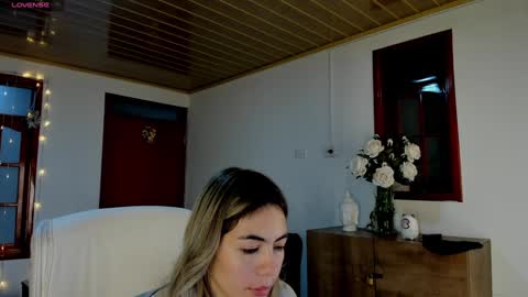 Snapshot of nathaaly_sky chatting on 01-20-25, 10:29 nathaly sky online show from 01-20-25, 10:29