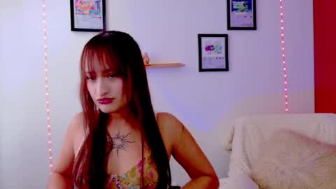 Nathalia Ramirez online show from 06-16-26, 07:27