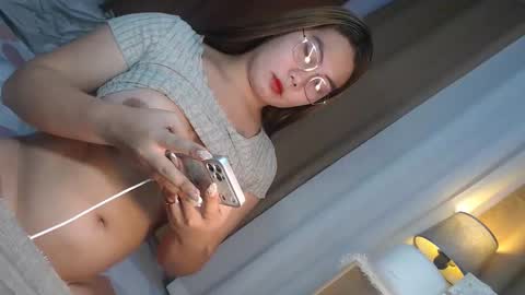 Snapshot of nathalie_hart chatting on 04-22-26, 02:47 Queen Marga online show from 04-22-26, 02:47