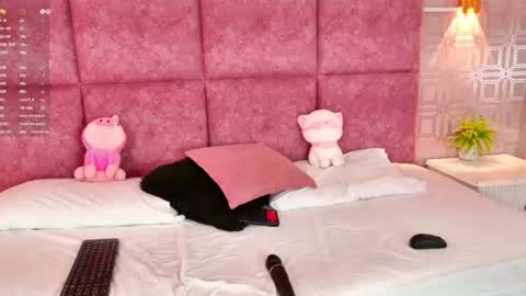 Nathalie Ross online show from 06-18-26, 03:05