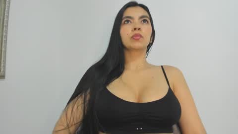 Snapshot of nathyy_garcia chatting on 10-29-25, 03:20 Nathyy online show from 10-29-25, 03:20