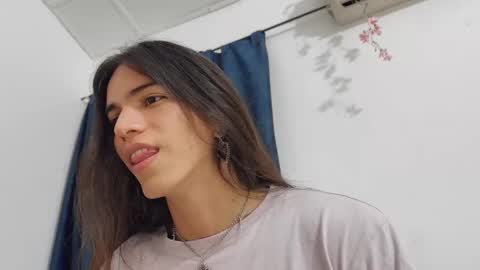 Snapshot of nati_sm chatting on 10-13-25, 02:11 Nati online show from 10-13-25, 02:11