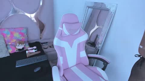 Snapshot of natsumiht chatting on 10-11-25, 05:17 natsumiht online show from 10-11-25, 05:17