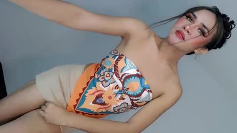 Nathalie smith online show from 05-10-26, 02:22