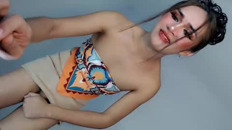 Nathalie smith online show from 05-15-26, 04:52