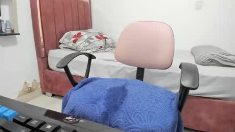 Snapshot of naturalsexlatin chatting on 10-10-25, 06:12 Andrea online show from 10-10-25, 06:12