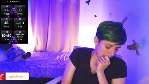 Snapshot of naty_lux19 chatting on 10-22-25, 08:36 Fernanda online show from 10-22-25, 08:36