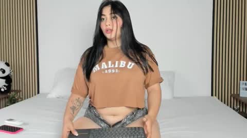 Snapshot of naty_model25 chatting on 10-22-25, 10:20 naty_model25 online show from 10-22-25, 10:20