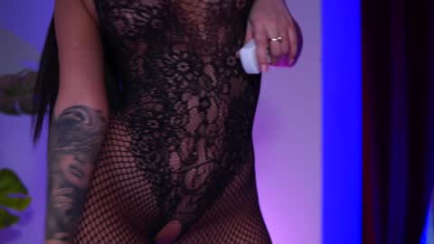 Snapshot of natydesiree chatting on 12-17-24, 08:43 Naty online show from 12-17-24, 08:43