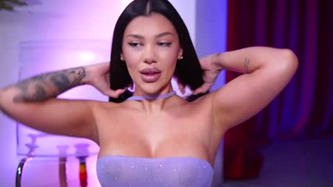 Snapshot of natydesiree chatting on 12-21-24, 07:38 Naty online show from 12-21-24, 07:38
