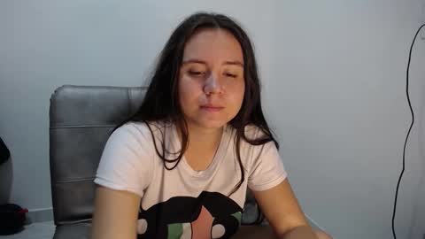 Snapshot of natyscoth chatting on 10-18-25, 03:31      online show from 10-18-25, 03:31