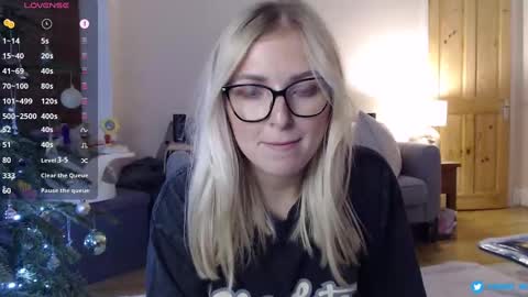 Bex currently on maternity leave online show from 12-31-24, 08:45