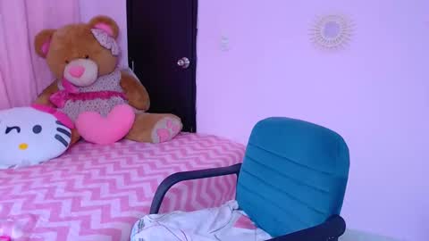 Snapshot of naughty_ariel chatting on 01-14-25, 07:11 Zoe online show from 01-14-25, 07:11