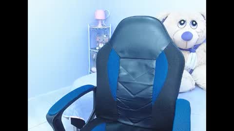 Snapshot of naughty_ariel chatting on 01-31-25, 06:24 Zoe online show from 01-31-25, 06:24