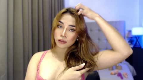Snapshot of naughty_dreamerxxx chatting on 04-22-26, 11:12 Queen Jess online show from 04-22-26, 11:12