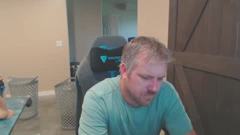 Snapshot of naughty_kinky1 chatting on 09-09-25, 03:33 Naughty kinky1 online show from 09-09-25, 03:33
