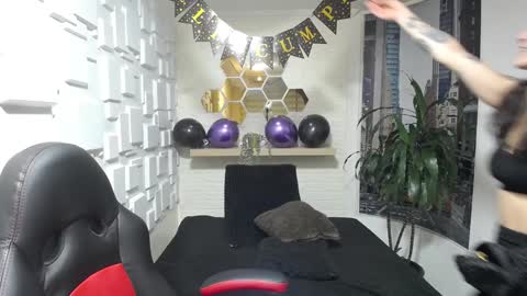 Kitten online show from 12-31-24, 10:48