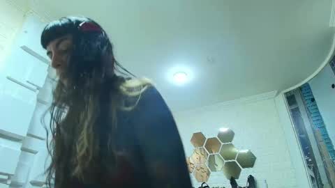 Kitten online show from 11-26-25, 11:00