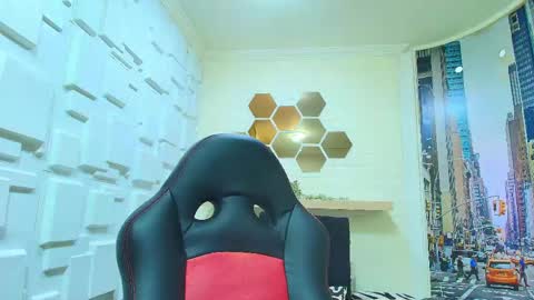 Kitten online show from 04-17-26, 11:57