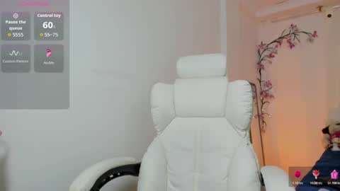 Snapshot of naughty_sexy_girl_1 chatting on 06-18-26, 12:22 Lau online show from 06-18-26, 12:22