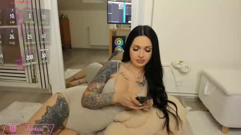 Snapshot of naughtycleo chatting on 02-23-26, 04:10 cleo online show from 02-23-26, 04:10