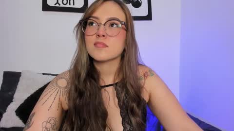 Snapshot of naughtycurvybbx chatting on 10-03-25, 04:31 LANAindependent model online show from 10-03-25, 04:31