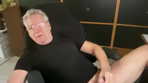 Snapshot of naughtydaddyla chatting on 11-13-25, 06:29 naughtydaddyla online show from 11-13-25, 06:29