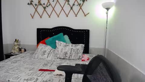 Snapshot of naughtygirl_mmm chatting on 03-06-26, 08:38 Valeria online show from 03-06-26, 08:38